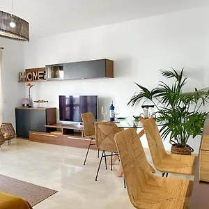 apartamentos-mares-de-lava-puerto-del-carmen.puertodelcarmen-hotels.org/